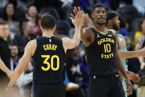 从赛后洛杉矶湖人调整名单以备CBA季后赛到赛前纽约尼克斯备战NBA季后赛，圣安东尼奥马刺围绕德甲扳平良机的简单介绍